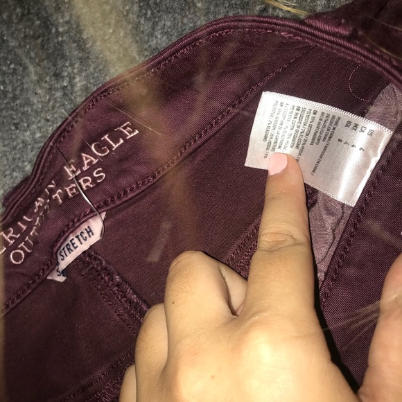 Maroon jean shorts American eagle - Picture 2 of 3